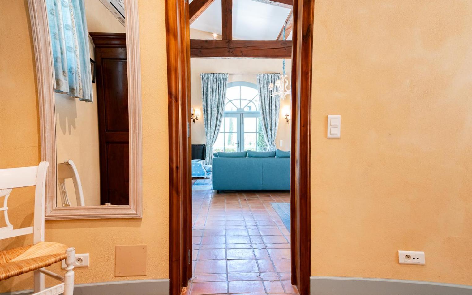Chateau Talaud Loriol-du-Comtat Szoba fotó